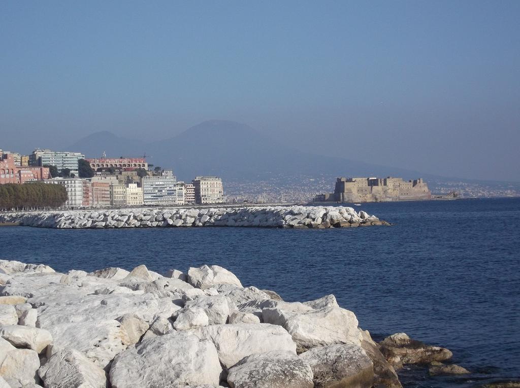 Monolocale Fronte Strada Napoli Centro Storico Villa Luaran gambar